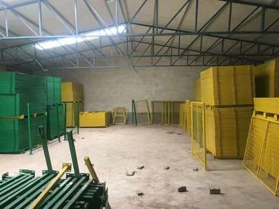 安全防護設(shè)備 海南地區(qū)圈地隔離網(wǎng)、變電站圍欄網(wǎng)的應用與重要性