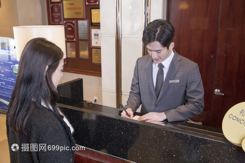 提升入住體驗(yàn) 酒店服務(wù)員如何高效辦理客人入住登記
